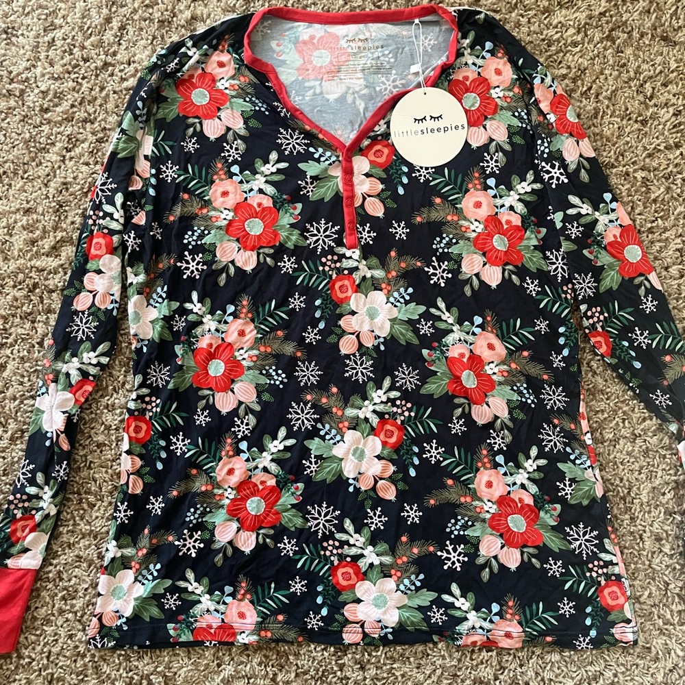 NWT woman’s sleep top